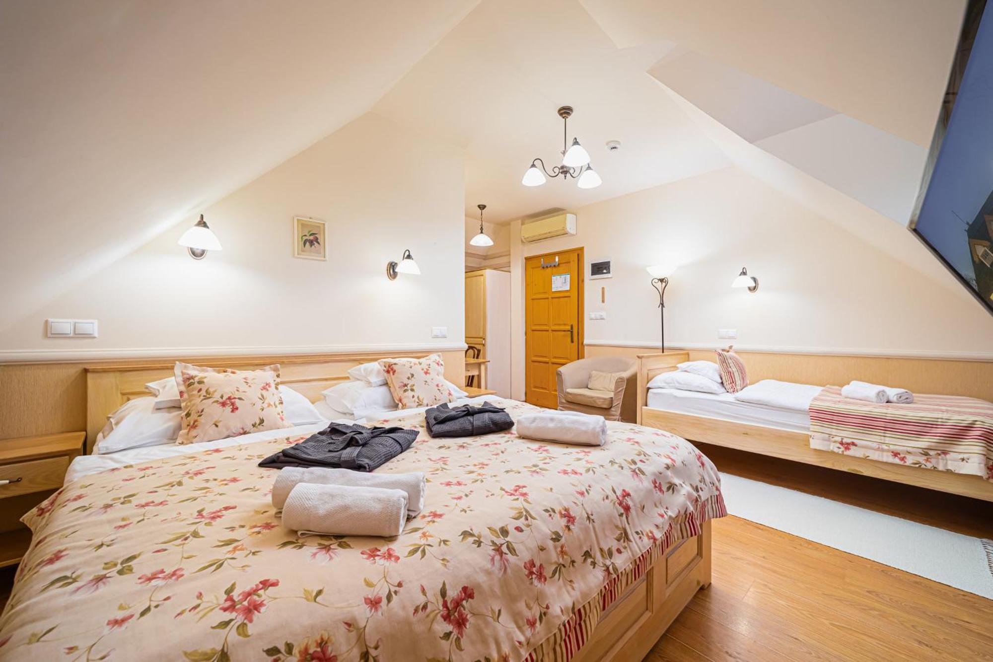Rigotanya Relax & Wellness Panzio Buekfuerdo Hotell Eksteriør bilde