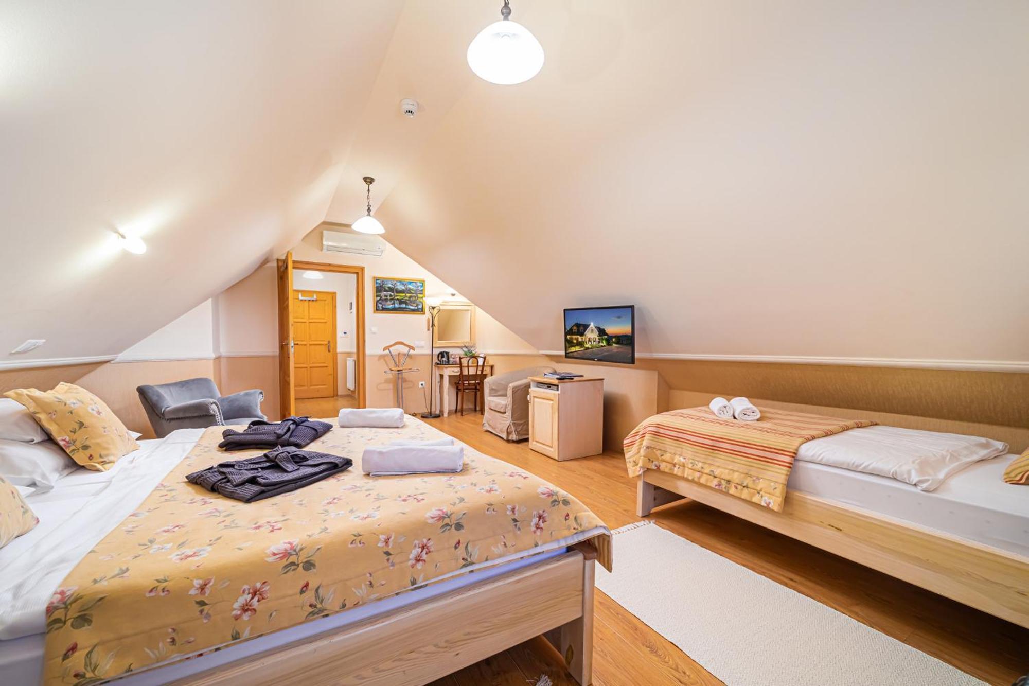 Rigotanya Relax & Wellness Panzio Buekfuerdo Hotell Eksteriør bilde