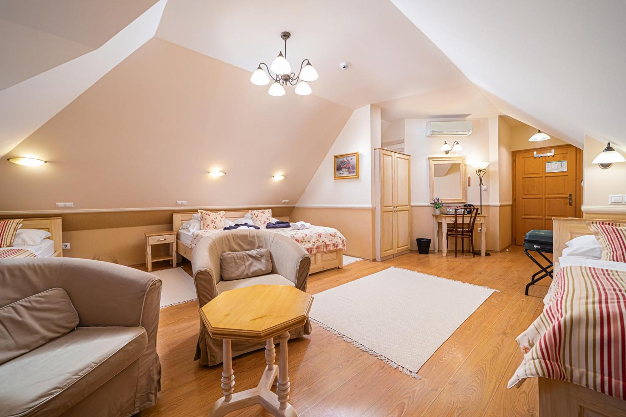 Rigotanya Relax & Wellness Panzio Buekfuerdo Hotell Eksteriør bilde